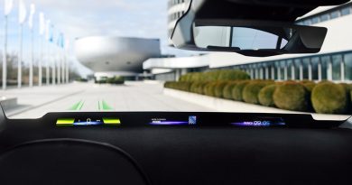 BMW’s entire width HUD to debut in 2025